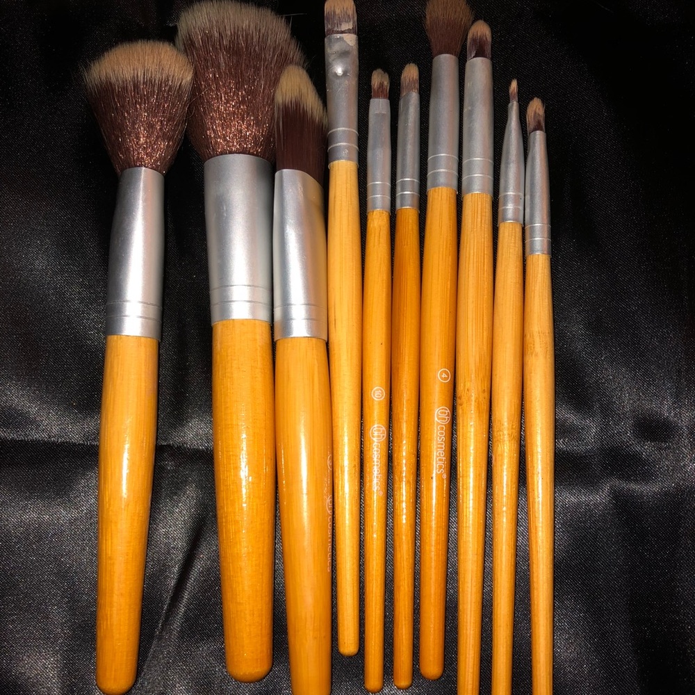 Makeup brushes